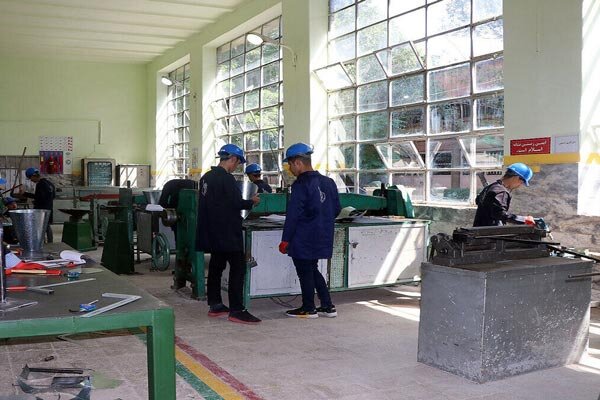 بازگشایی هنرستان‌های فنی و حرفه ای و کاردانش در شهرهای آبی استان