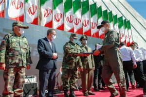 تقدیر از سرهنگ خلبان مهرداد بخشیان در مراسم تحویل سال در میدان آزادی