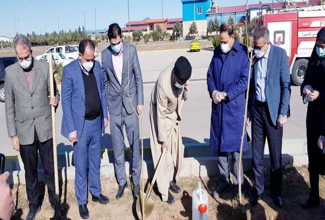 غرس نهال در شهرک صنعتی کاسپین دو آبیک