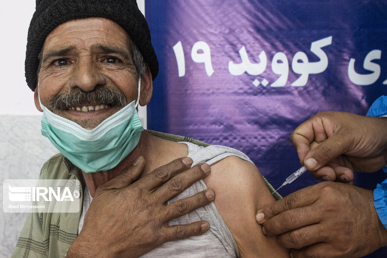 ۷۵۷ تن از کادر درمان،جانبازان و پاکبانان آبیک واکسن کرونا دریافت کردند